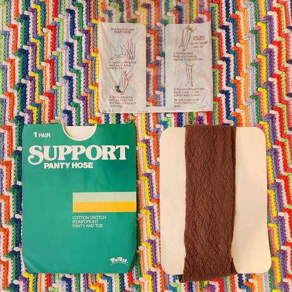 🤎 Vintage 1990s Tan/Brown Textured Nylon Pantyhose 🤎 - Picture 6 of 11